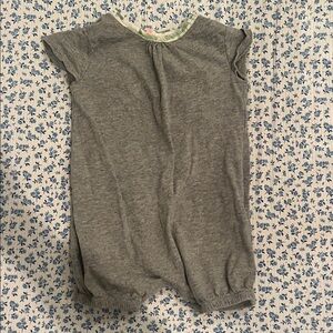 Burt's Bees Baby Girl grey short-sleeve onesie romper 6-9M Spring Summer Outfit